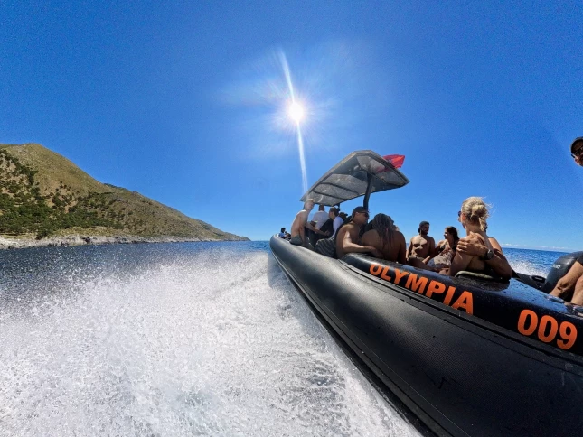 Łódż półsztywna do wynajmu w Vlorë w najlepszej cenie