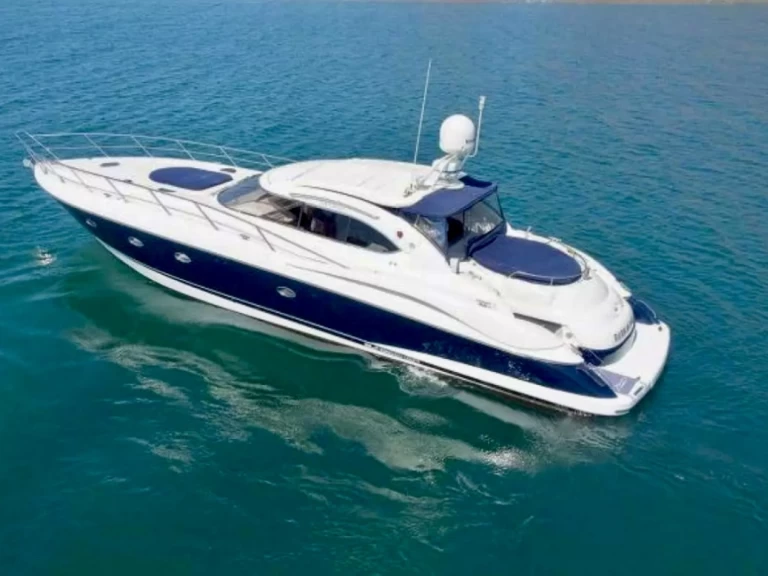 Sunseeker Predator 68 między profesjonalistami a osobami prywatnymi w West Palm Beach