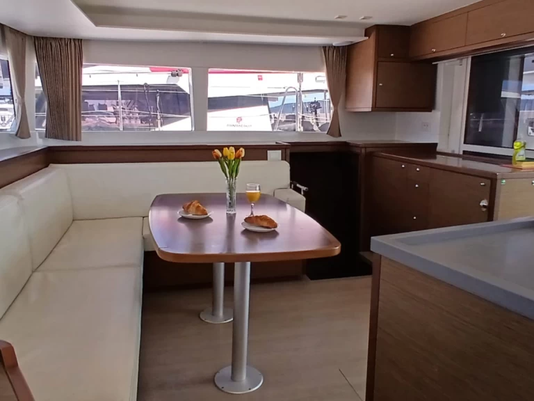 Wynajmij Lagoon Lagoon 450 Sport Top w Kaštela