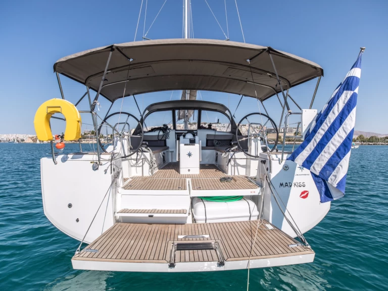 Wynajem Żaglowiec Jeanneau z patentem 