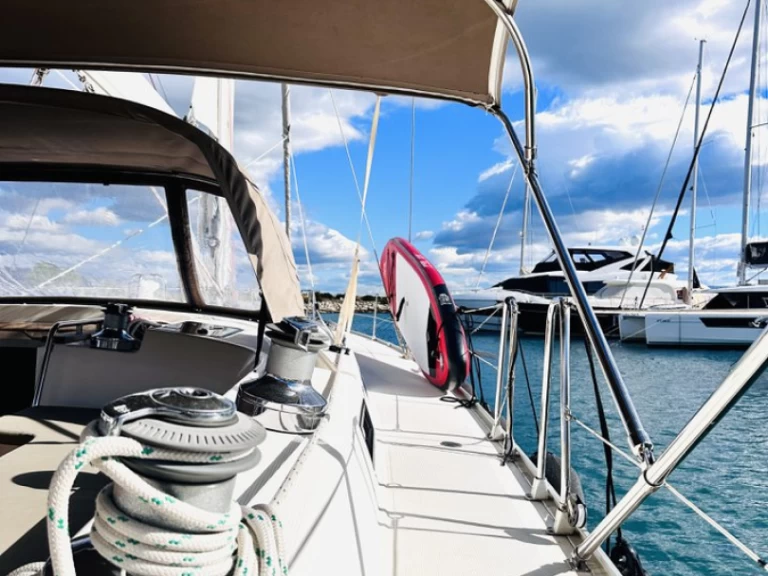 Bavaria Cruiser 55 między profesjonalistami a osobami prywatnymi w Split