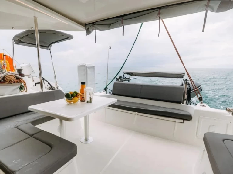 Wynajmij Katamaran z lub bez skippera Excess w Fiskárdo