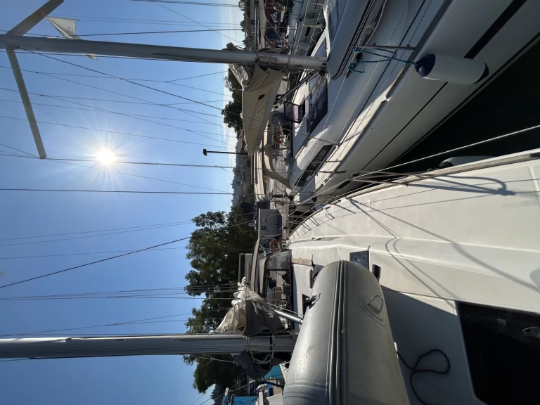 Dufour Dufour 460 Grand Large między profesjonalistami a osobami prywatnymi w Gouvia