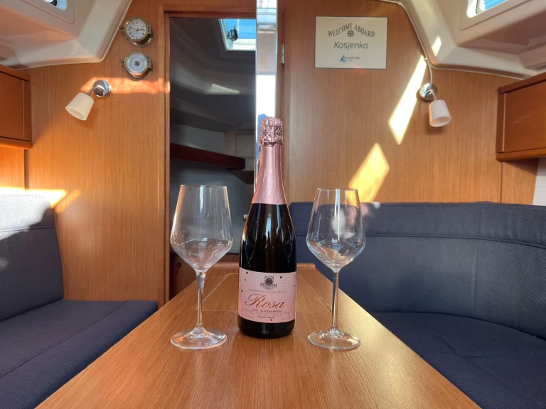 Bavaria Cruiser 34 między profesjonalistami a osobami prywatnymi w Sukosan