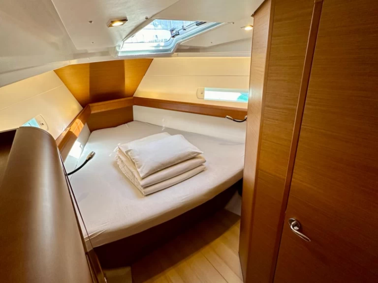 Wynajmij Jeanneau Sun Odyssey 419 w Drage