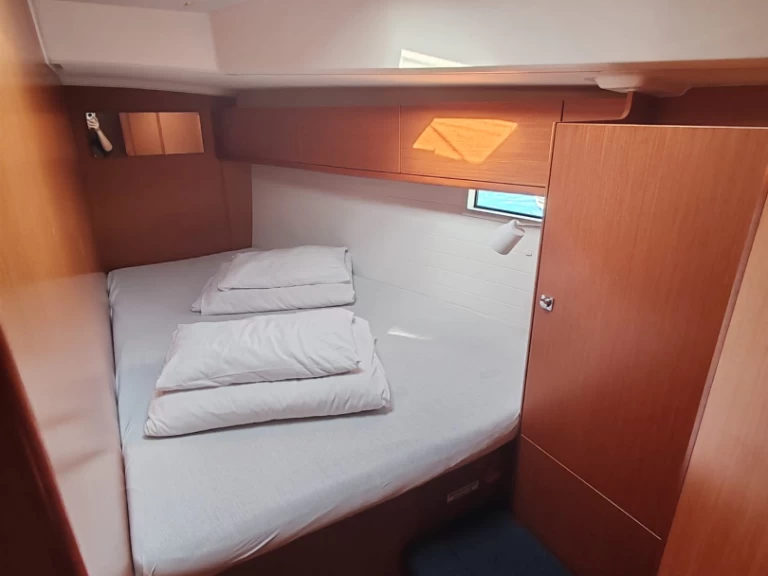 Bavaria Cruiser 46 między profesjonalistami a osobami prywatnymi w Drage