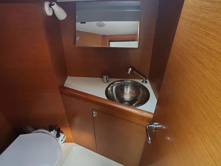 Wynajmij Jeanneau Sun Odyssey 349 w Drage