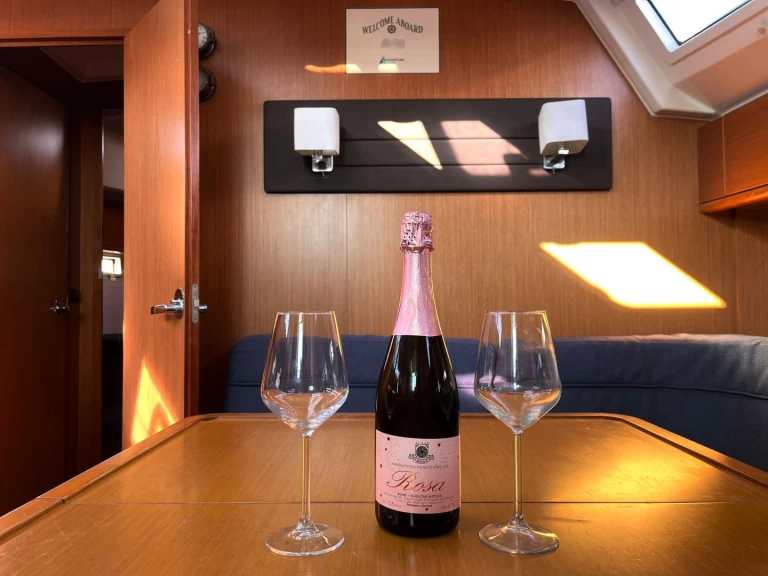 Bavaria Cruiser 46 między profesjonalistami a osobami prywatnymi w Sukosan