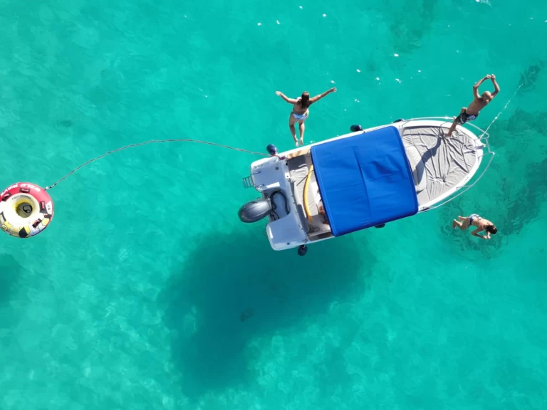 Wynajmij Motorówka z lub bez skippera Jeanneau w Marigot
