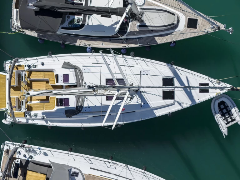 Żaglowiec do wynajmu w Komolac w najlepszej cenie