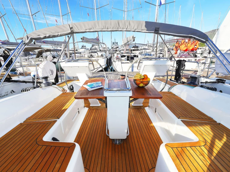 Wynajem łodzi Kaštela tanio Hanse 455