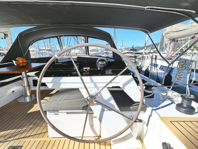 Wynajem Żaglowiec Hanse z patentem 