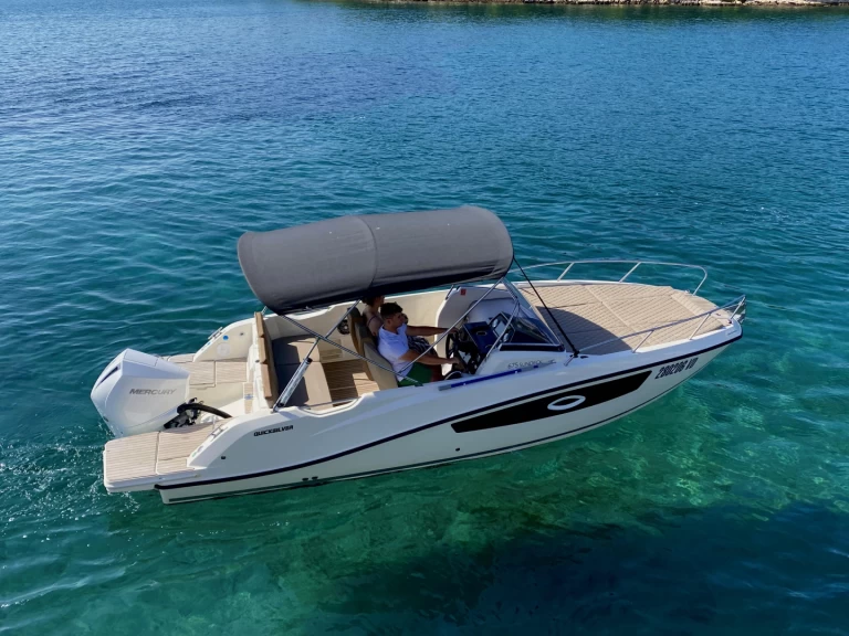Wynajmij Quicksilver Activ 675 Sundeck w Tribunj