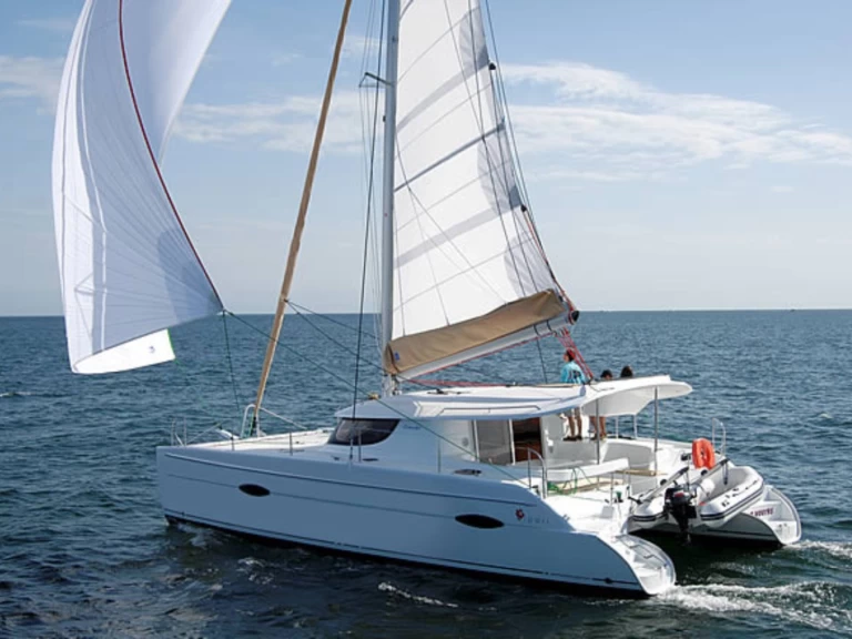 Fountaine Pajot Lipari 41 między profesjonalistami a osobami prywatnymi w Canet-en-Roussillon