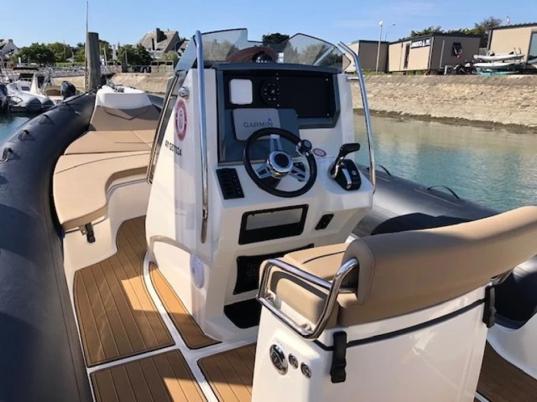 Wynajem Łódż półsztywna Bwa z patentem 