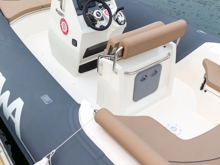 Wynajmij Łódż półsztywna z lub bez skippera Bwa w La Trinité-sur-Mer