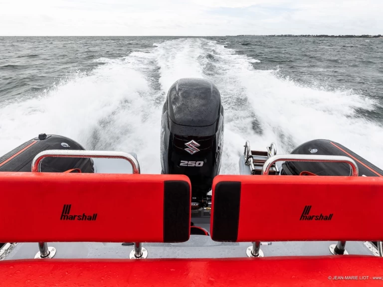 Łódż półsztywna do wynajmu w La Trinité-sur-Mer w najlepszej cenie