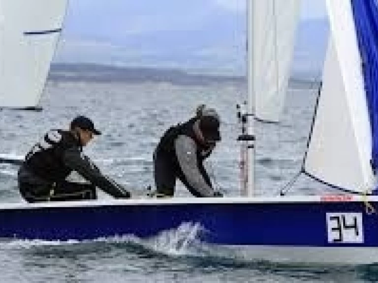 LASER PERFORMANCE LASER 2000 między profesjonalistami a osobami prywatnymi w Carnac