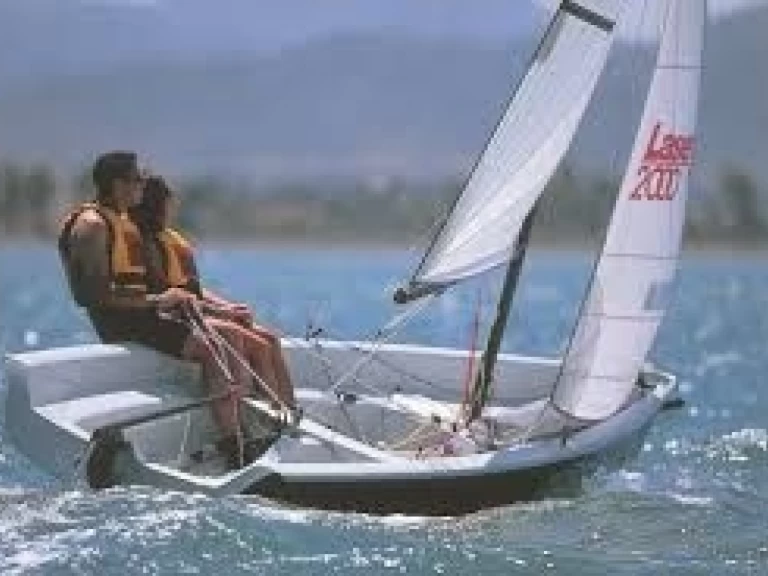 Wynajmij LASER PERFORMANCE LASER 2000 w Carnac