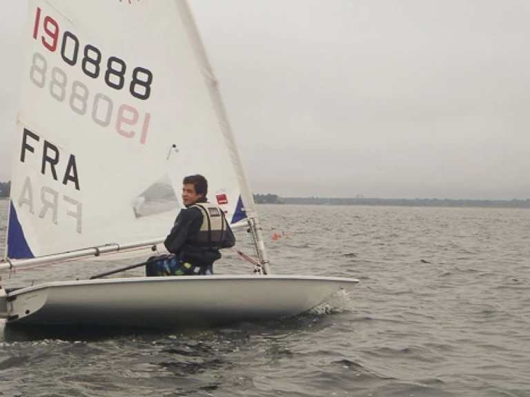 Wynajem w Carnac- LASER PERFORMANCE Laser Solo na SamBoat