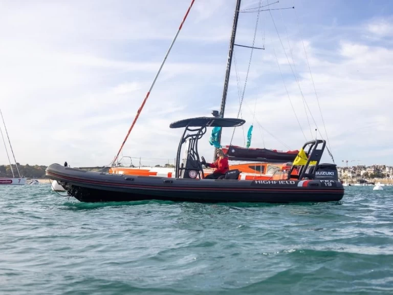 Łódż półsztywna do wynajmu w La Trinité-sur-Mer w najlepszej cenie