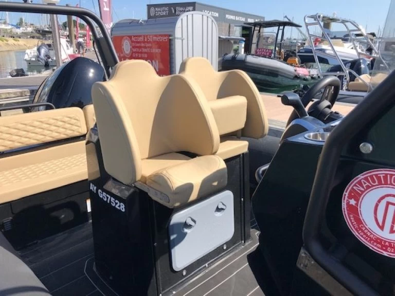 Łódż półsztywna do wynajmu w La Trinité-sur-Mer w najlepszej cenie