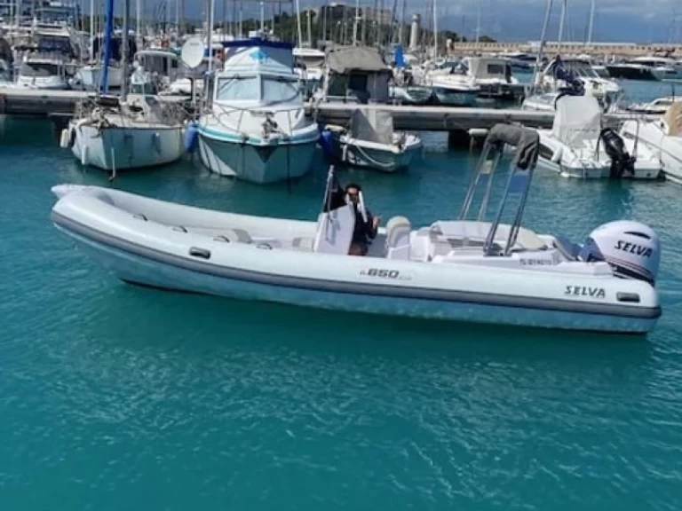 Wynajmij Selva Selva D650 Family w Antibes