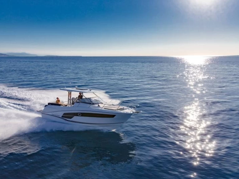 Wynajmij Jeanneau Cap Camarat 10.5 WA série 2 w La Trinité-sur-Mer