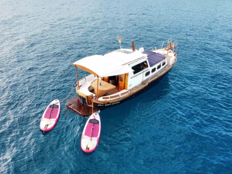 Capeador llaut menorquin między profesjonalistami a osobami prywatnymi w Mahon