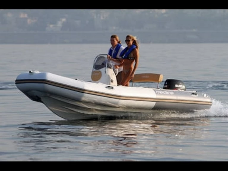 Wynajem Łódż półsztywna Zodiac z patentem 