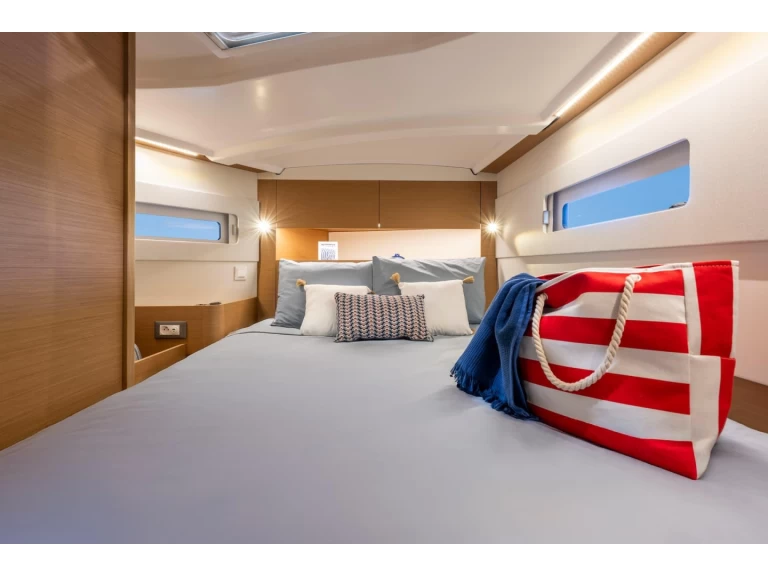 Wynajmij Jeanneau Sun Odyssey 415 w Níkiti