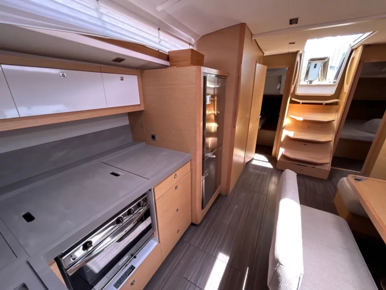 Dufour Dufour 470 między profesjonalistami a osobami prywatnymi w Olbia