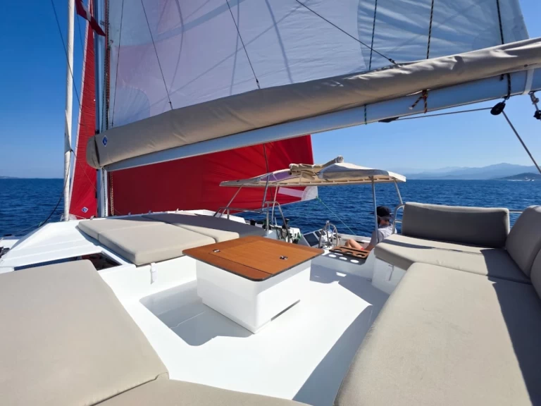 Fountaine Pajot Elba 45 między profesjonalistami a osobami prywatnymi w Rhodes (City)