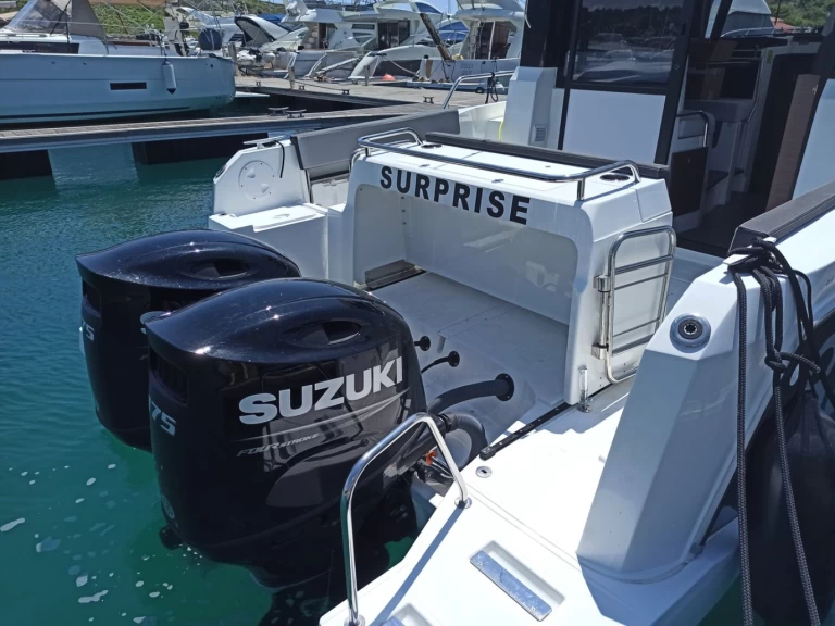 Wynajmij Motorówka z lub bez skippera Jeanneau w Punat