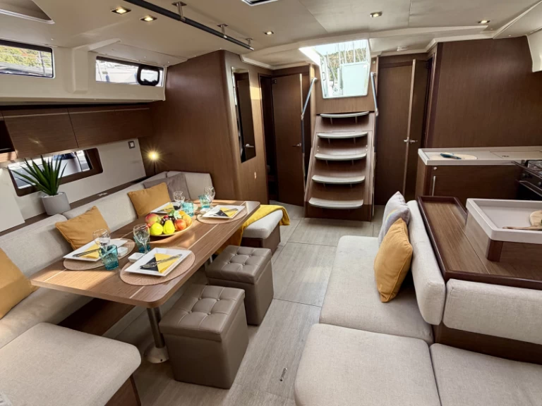 Wynajmij Żaglowiec z lub bez skippera Bénéteau w Primosten