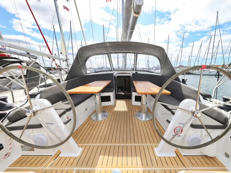 Wynajmij Hanse Hanse 410 w Biograd na Moru