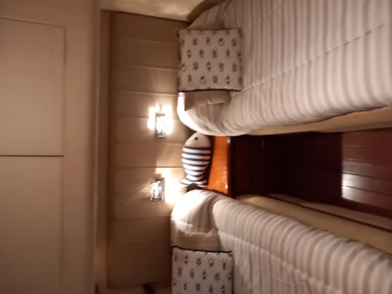 Wynajem Luksusowy jacht Rodman z patentem 