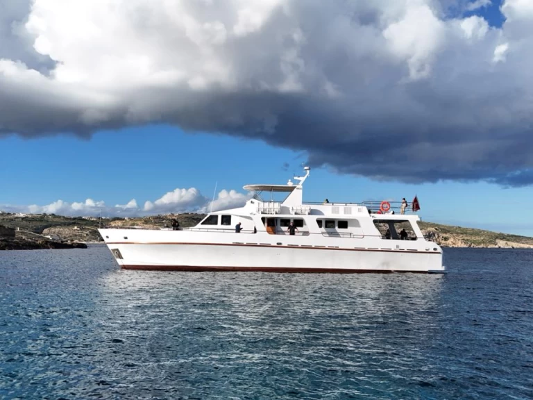 Wynajem Motorówka Pathfinder z patentem 