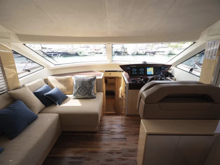 Wynajmij Bénéteau Monte Carlo Yacht 66 w Castellammare di Stabia