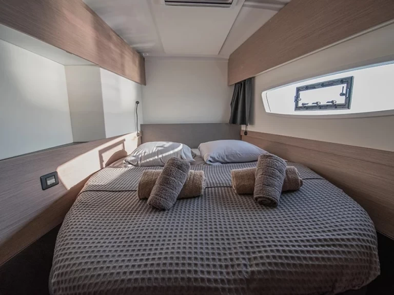 Wynajmij Katamaran z lub bez skippera Fountaine Pajot w Lavrio