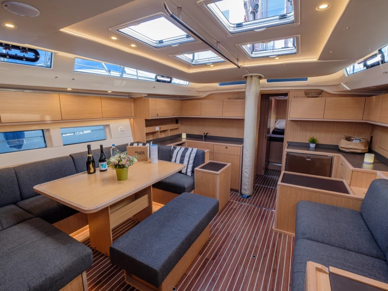 Wynajmij Bavaria Bavaria C57 w Lavrio