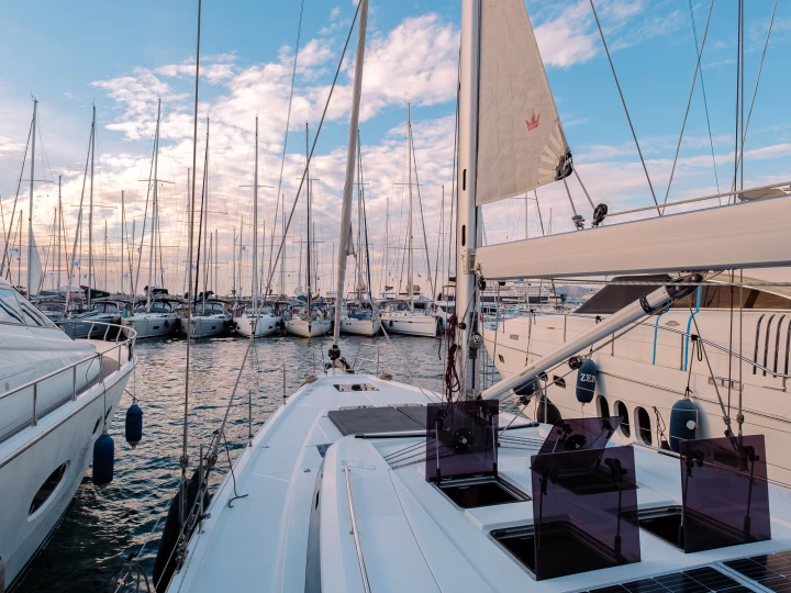 Wynajem łodzi Lavrio tanio Bavaria C57