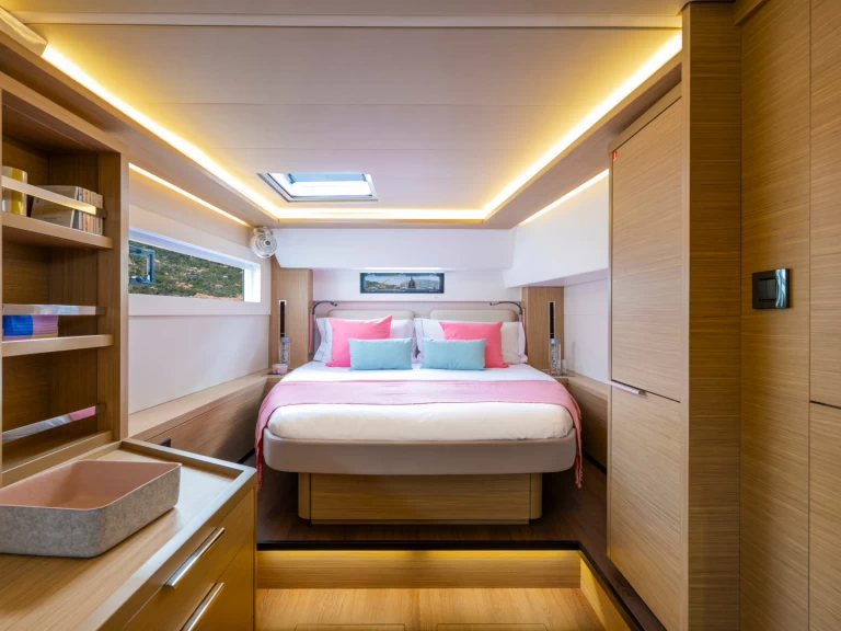 Wynajem Katamaran Lagoon z patentem 