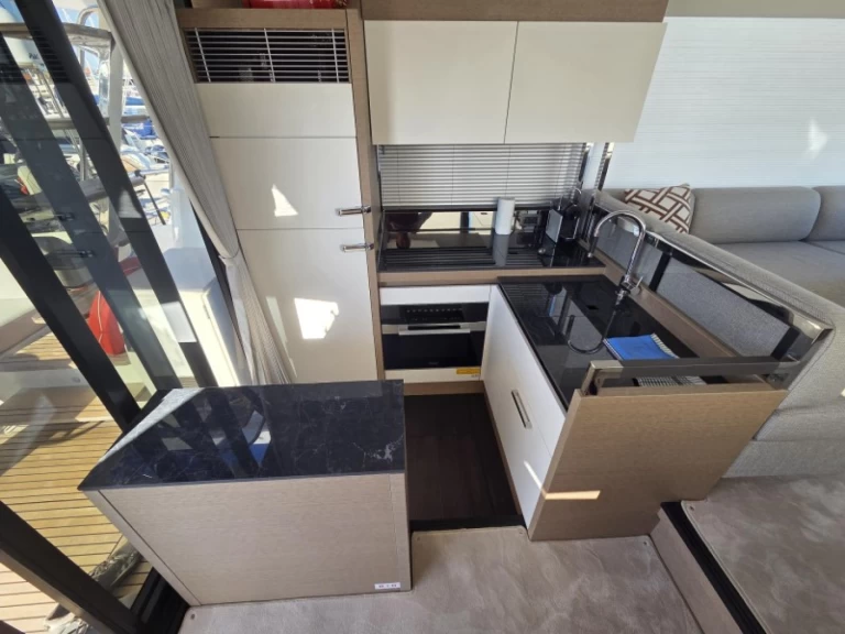 Wynajmij Prestige Prestige 520 Fly w Sibenik