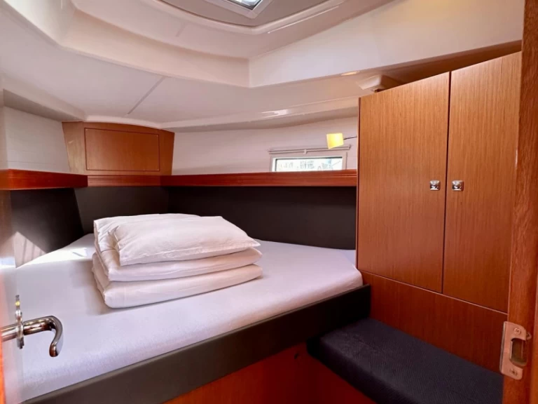 Bavaria Cruiser 37 między profesjonalistami a osobami prywatnymi w Sukosan