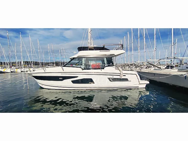 Wynajem Motorówka Jeanneau z patentem 