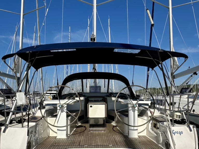 Wynajem Żaglowiec Bavaria z patentem 