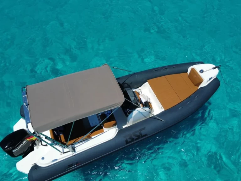 Łódż półsztywna do wynajmu w Arbatax w najlepszej cenie