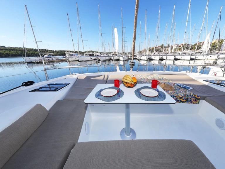 Wynajmij Katamaran z lub bez skippera Bali w Sibenik