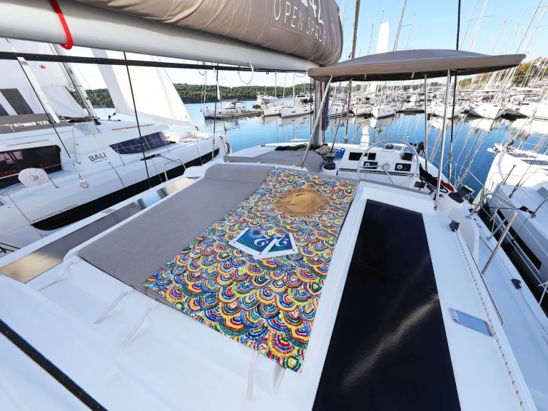 Wynajem Katamaran Bali z patentem 